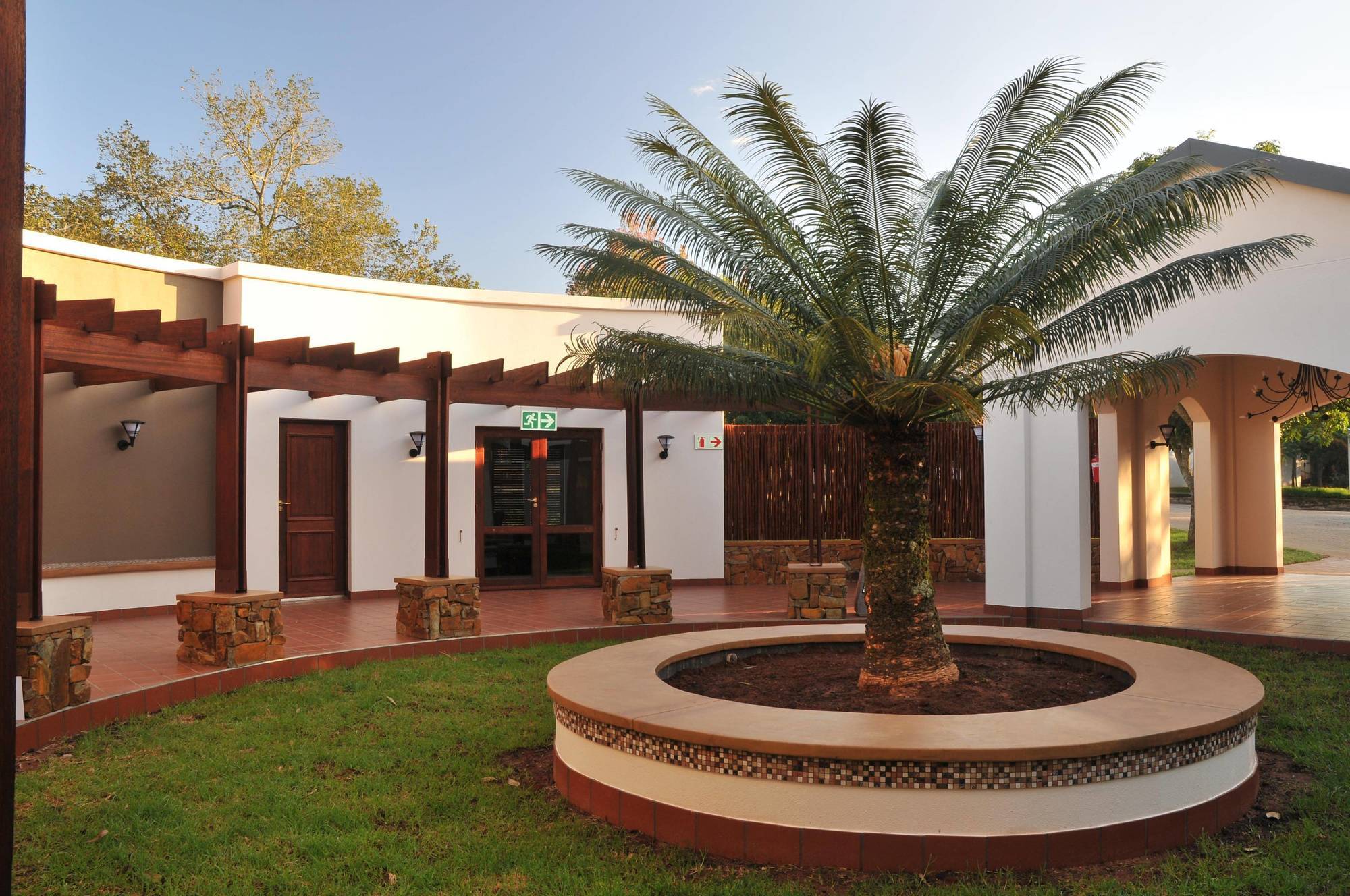 Protea Hotel Winkler Witrivier Buitenkant foto