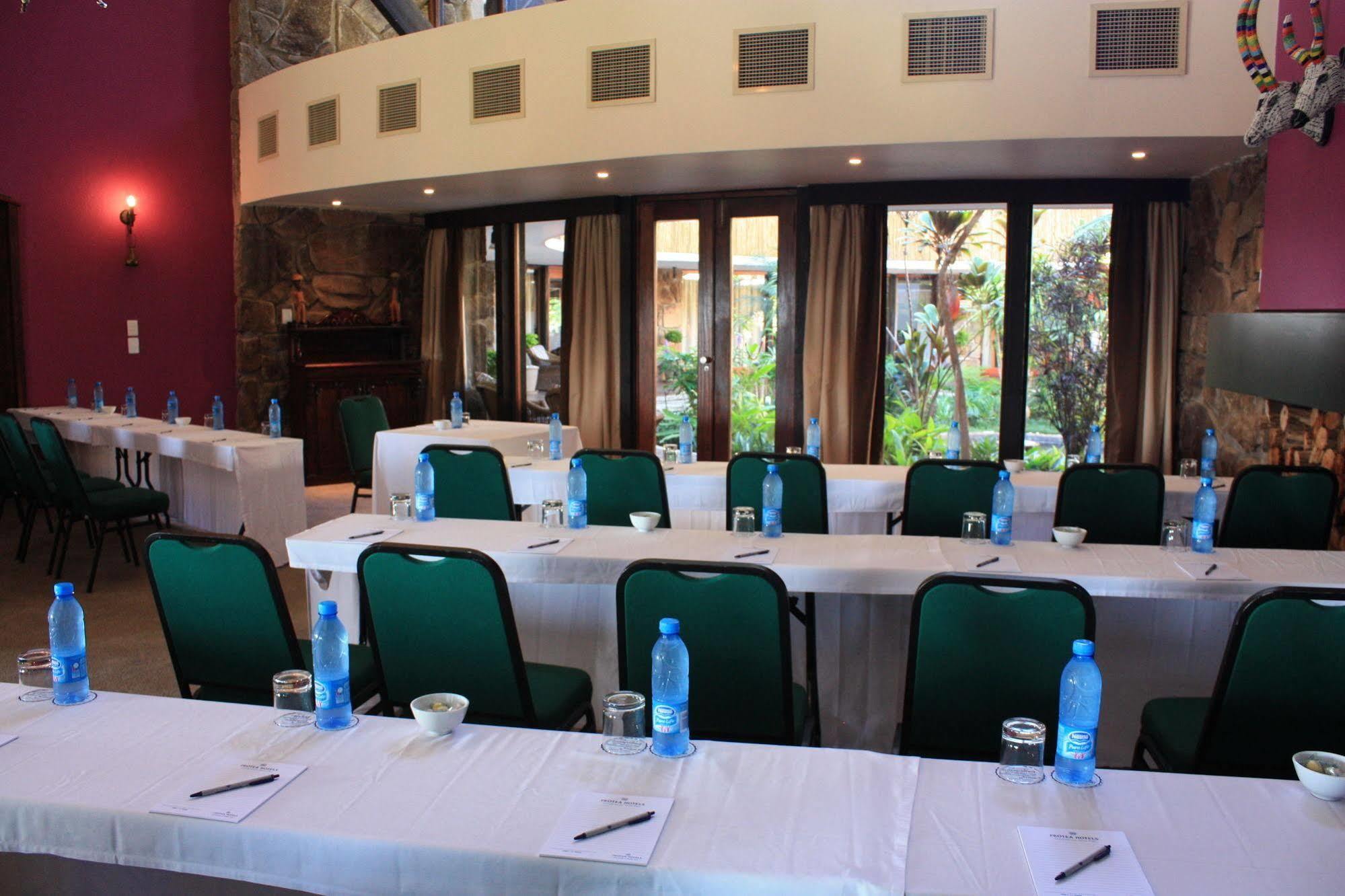 Protea Hotel Winkler Witrivier Buitenkant foto
