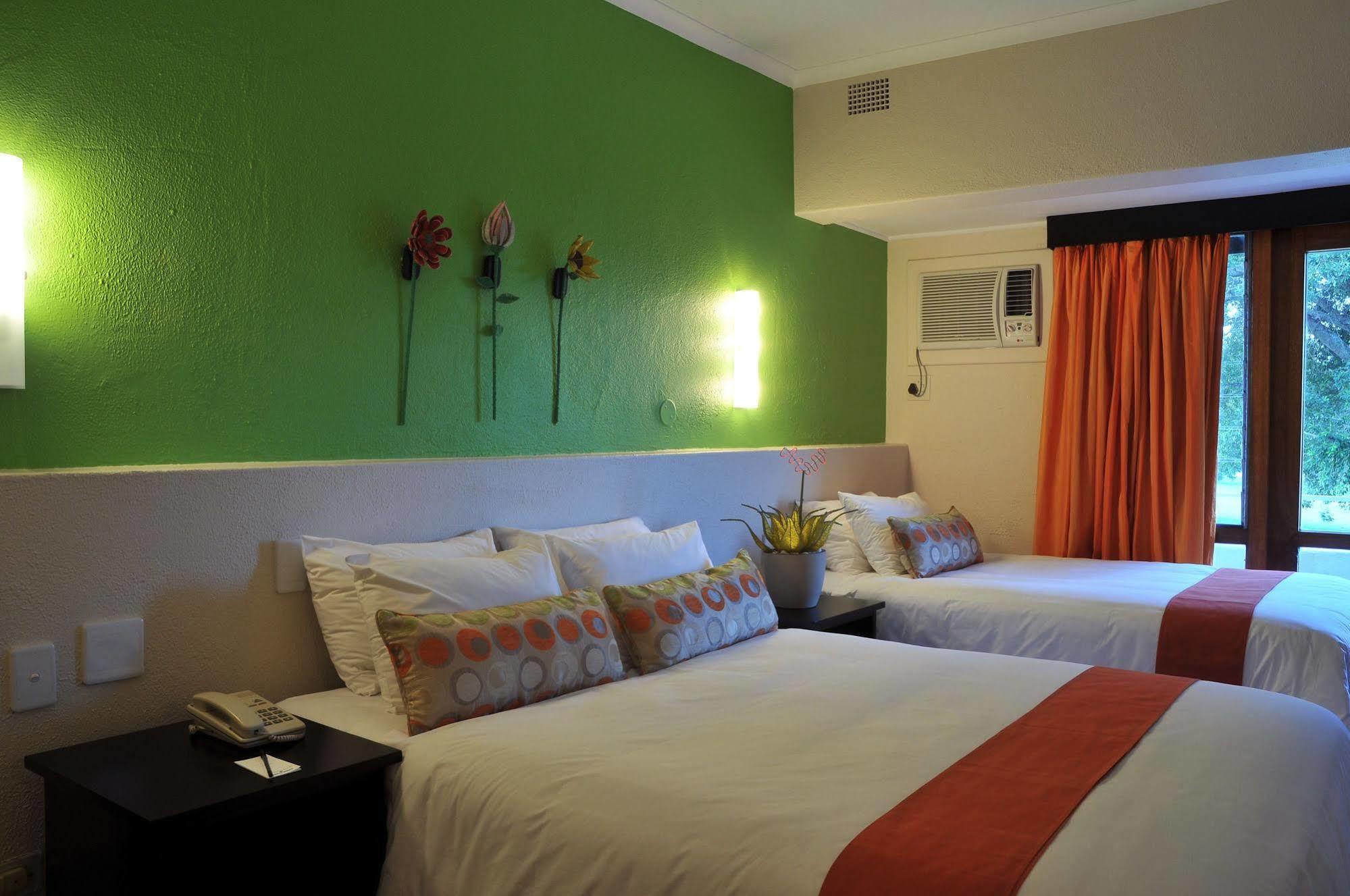 Protea Hotel Winkler Witrivier Buitenkant foto