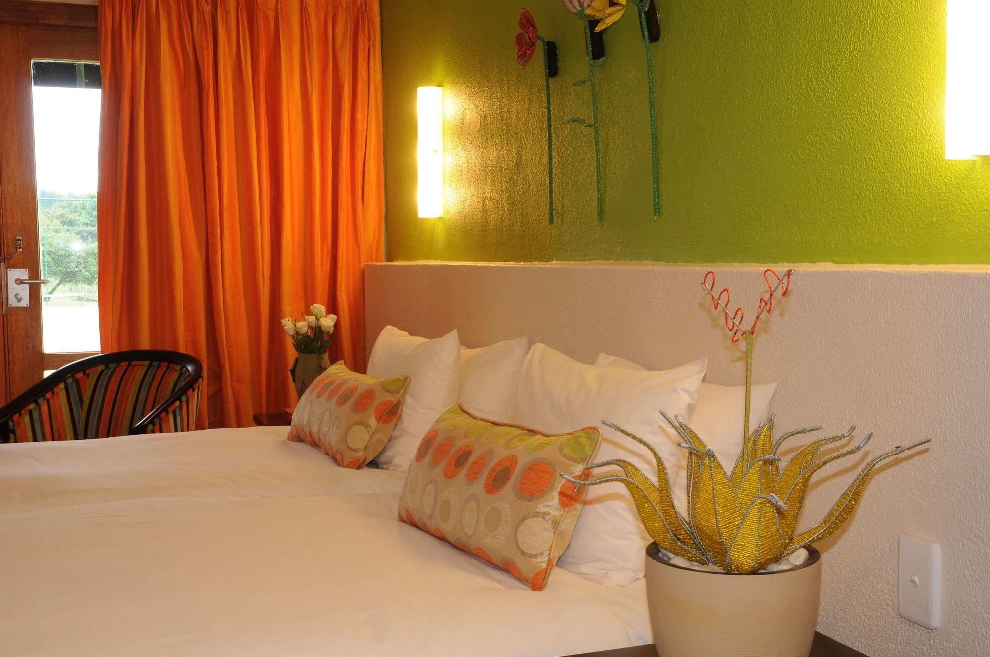 Protea Hotel Winkler Witrivier Buitenkant foto