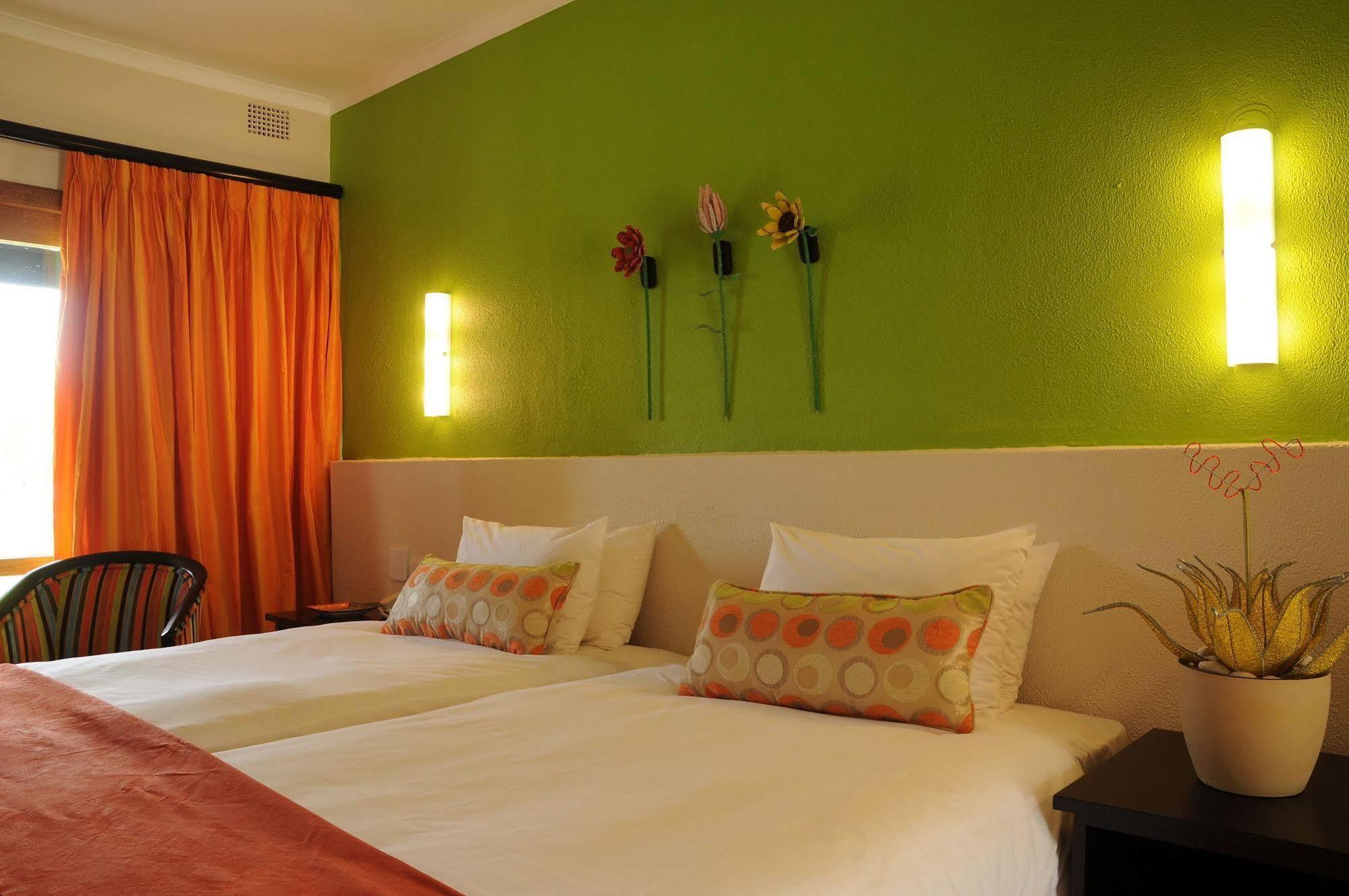 Protea Hotel Winkler Witrivier Buitenkant foto