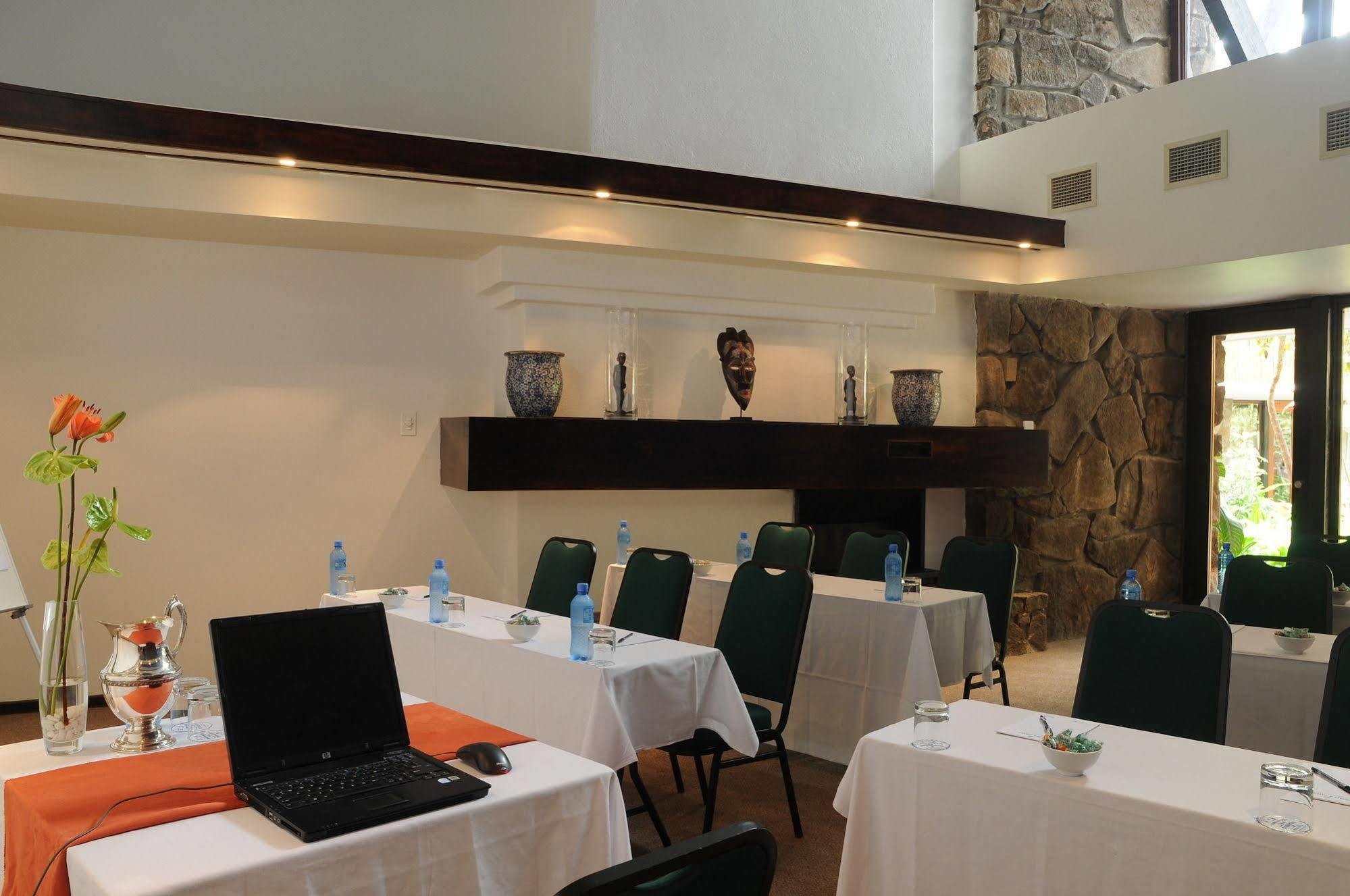 Protea Hotel Winkler Witrivier Buitenkant foto