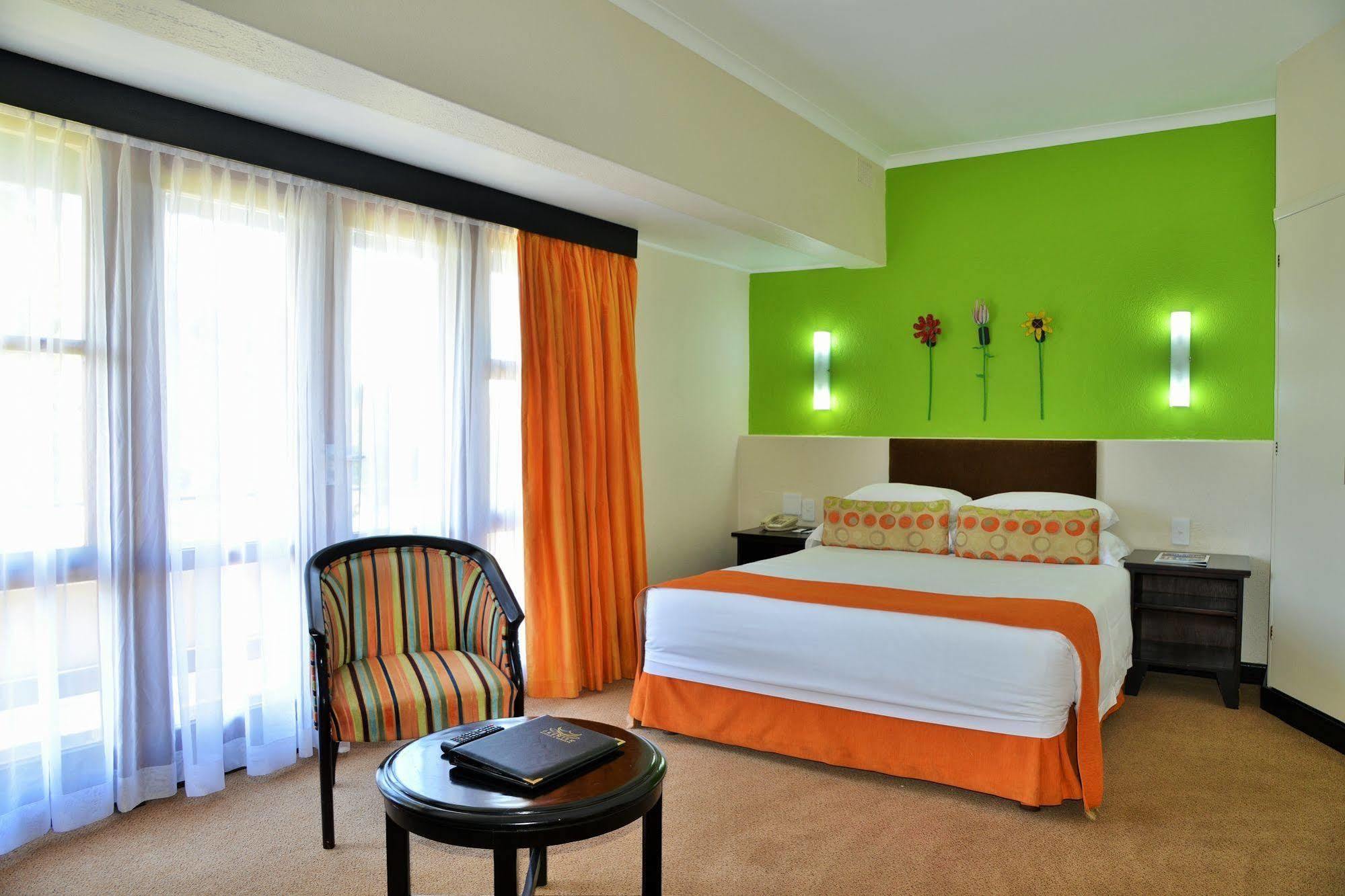 Protea Hotel Winkler Witrivier Buitenkant foto