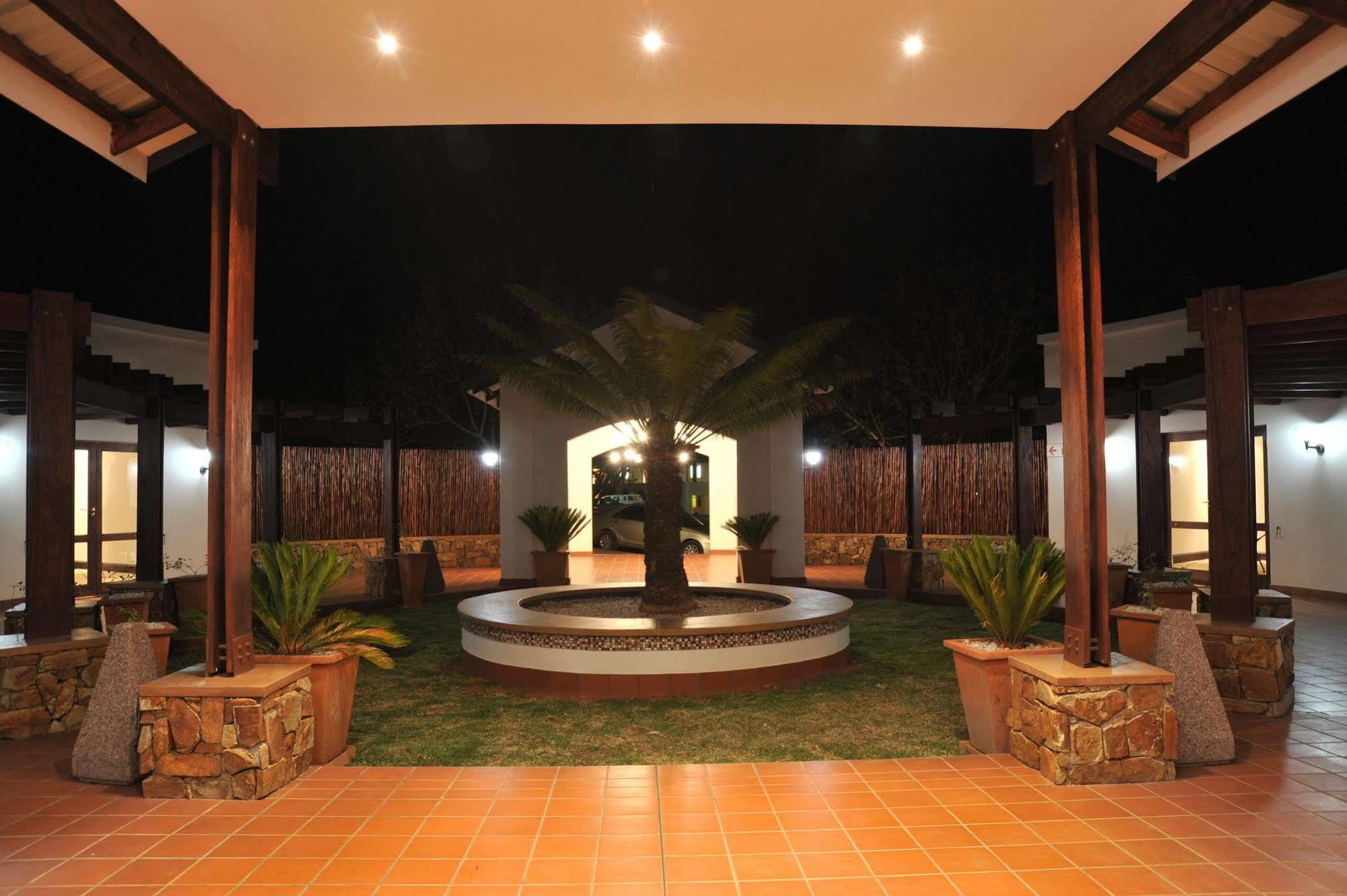 Protea Hotel Winkler Witrivier Buitenkant foto