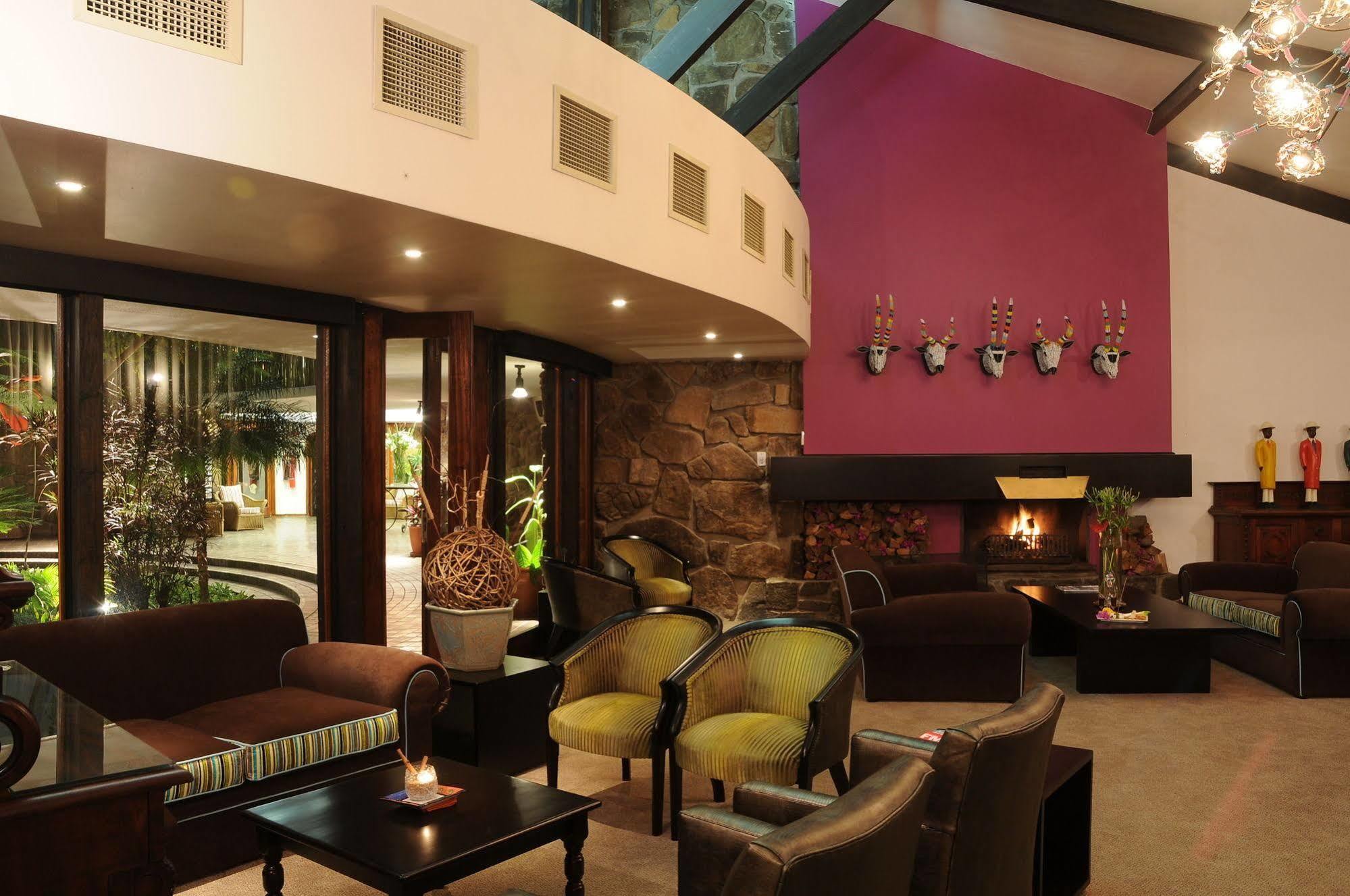 Protea Hotel Winkler Witrivier Buitenkant foto